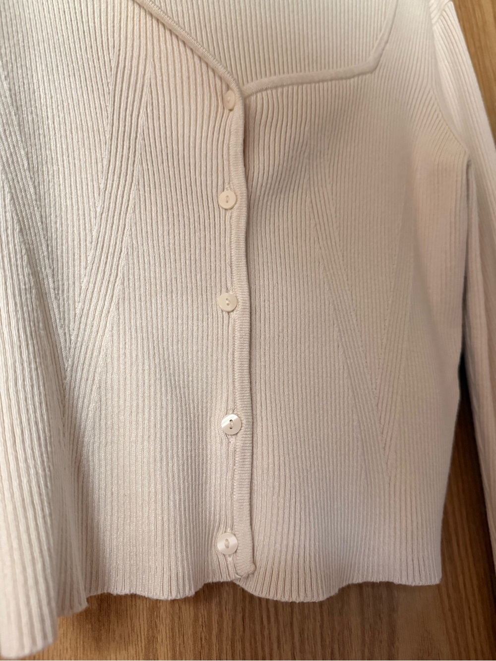 H&M Cream Ribbed Button-Front V-Neck Cardigan - Picture 3 of 3